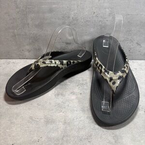 OOFOS Women's Black Flip Flop Sandals with Leopard Print Straps